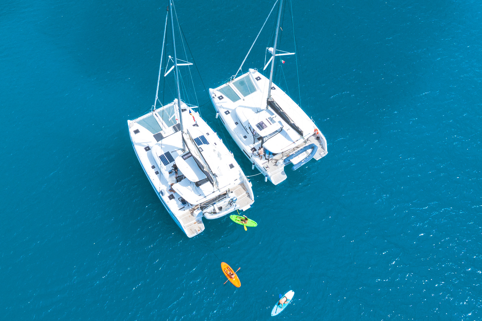 Crociera in catamarano con pensione completa: perché un’esperienza da non perdere Crociera in catamarano con pensione completa: perché un’esperienza da non perdere